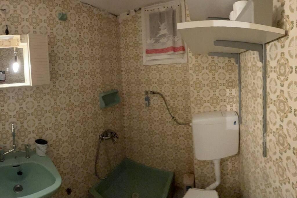 δίπλα στην παραλία